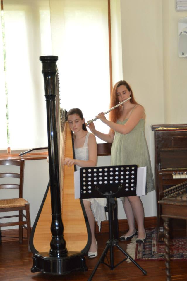 001-Elena-Guarneri-arpa-arpista-duo-flauto-voce 001-Elena-Guarneri-arpa-arpista-duo-flauto-voce