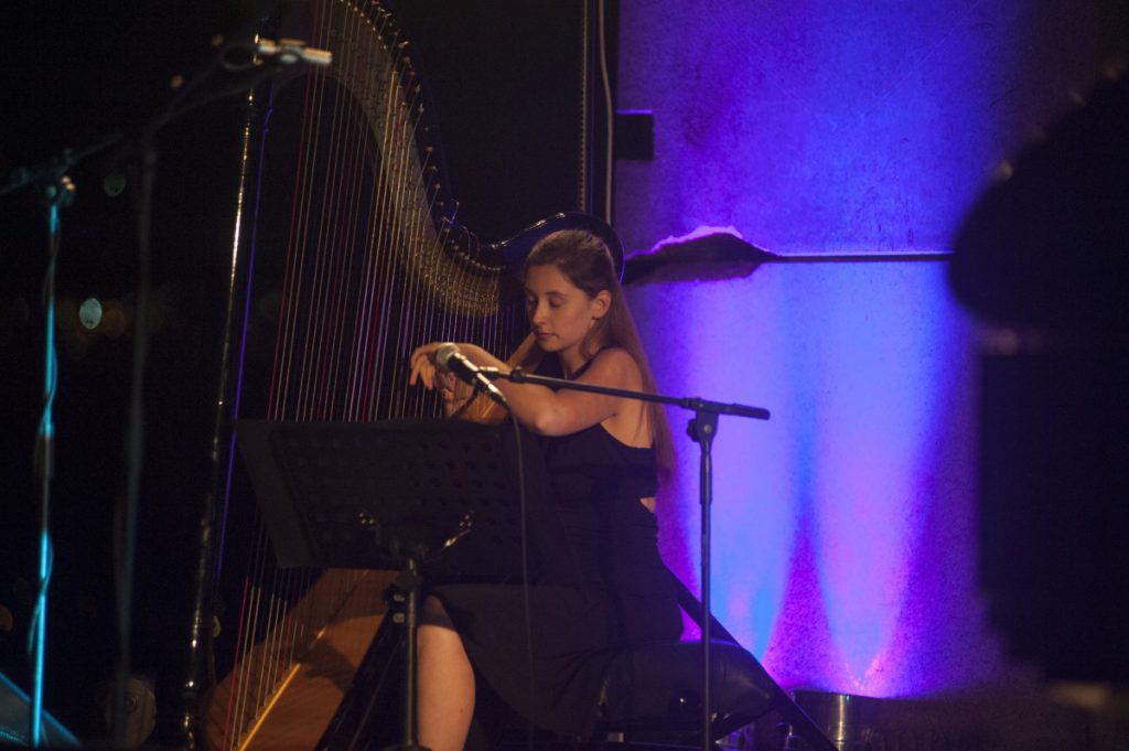 004-Elena-Guarneri-arpa-arpista-fuochi-Taino 004-Elena-Guarneri-arpa-arpista-fuochi-Taino