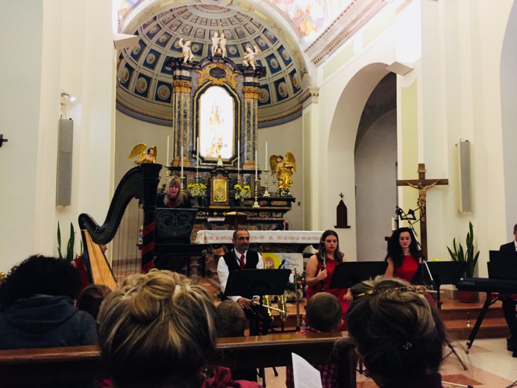 013-Elena-Guarneri-arpa-arpista-Natale-Galec 013-Elena-Guarneri-arpa-arpista-Natale-Galec