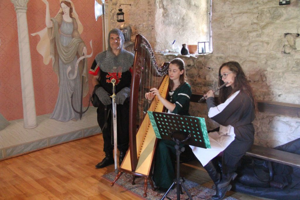 013bis-Elena-Guarneri-arpa-arpista-fluato-medioevo-evento 013bis-Elena-Guarneri-arpa-arpista-fluato-medioevo-evento