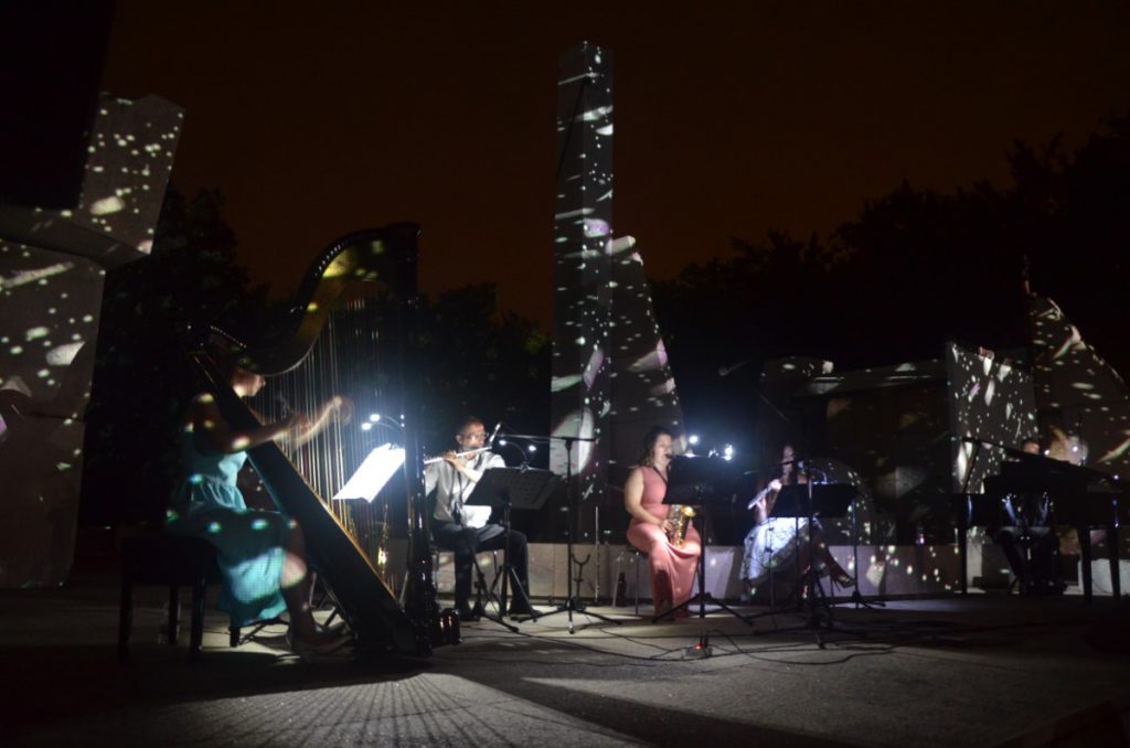 027-Elena-Guarneri-arpa-arpista-Taino-videomapping 027-Elena-Guarneri-arpa-arpista-Taino-videomapping