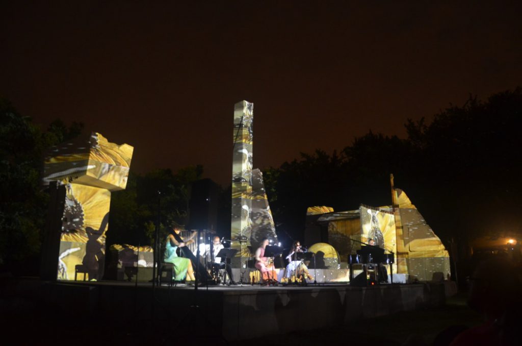 028-Elena-Guarneri-arpa-arpista-videomapping-Galec 028-Elena-Guarneri-arpa-arpista-videomapping-Galec