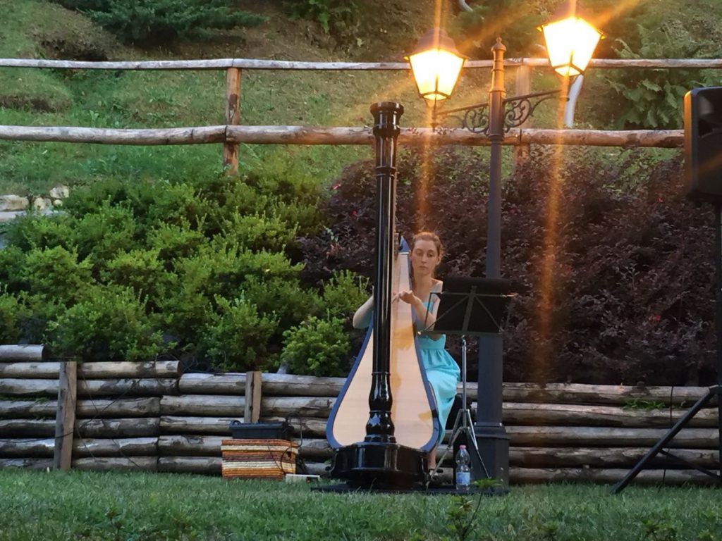 033-Elena-Guarneri-arpa-arpista-evento-festa-Cuvio 033-Elena-Guarneri-arpa-arpista-evento-festa-Cuvio